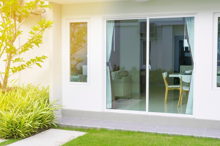 Comment planifier et réussir l'installation de votre véranda à Iteuil ?